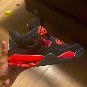 Jordan 4 red thunders